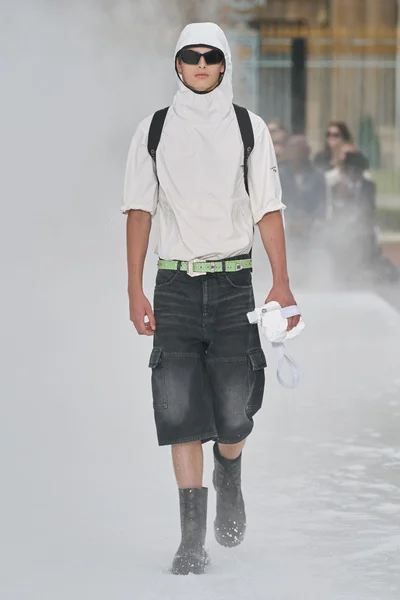 Look 10